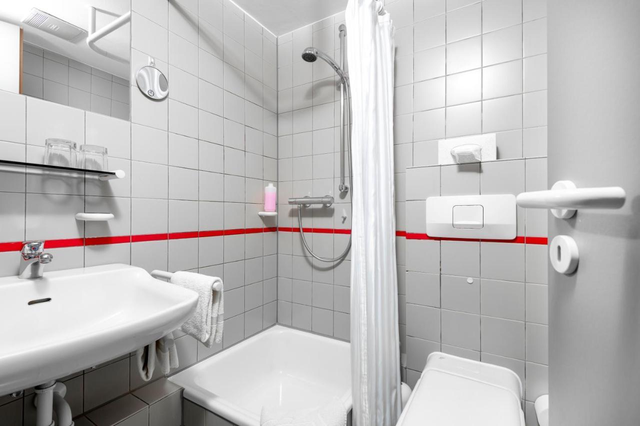 Hotel Restaurant Esser Wegberg Bagian luar foto
