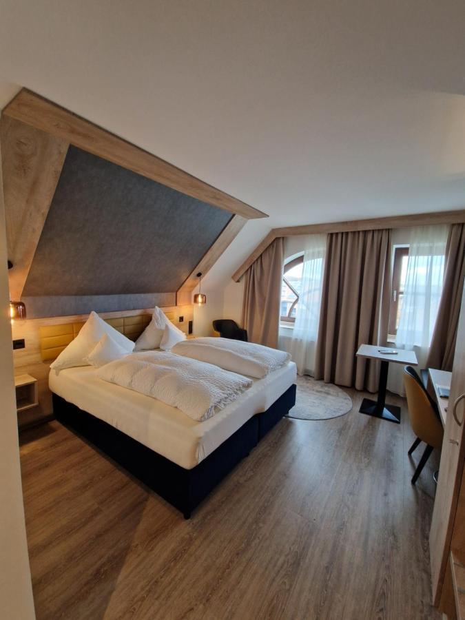 Hotel Restaurant Esser Wegberg Bagian luar foto